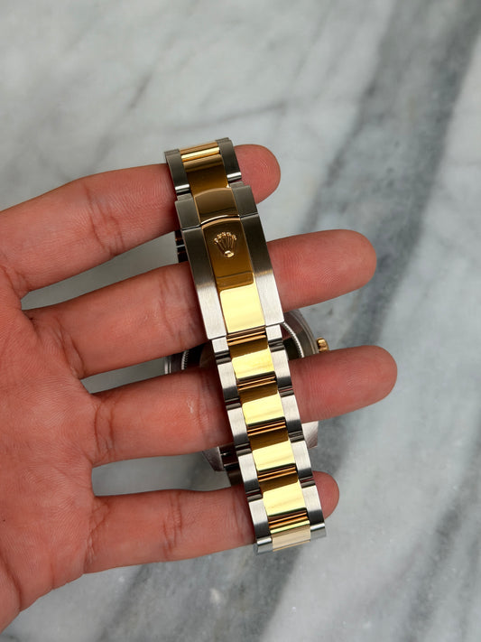 2021 126333 Oyster Silver Index Preowned and Polished Complete