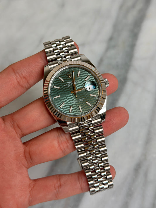 2025 126334 Oyster Blue Roman Preowned Complete