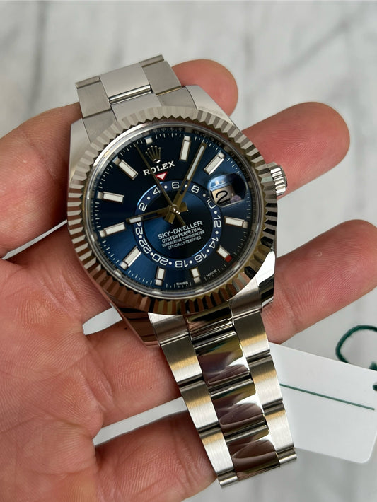 2023 326934 Oyster Blue Sky Preowned Good Complete w/ White Tag