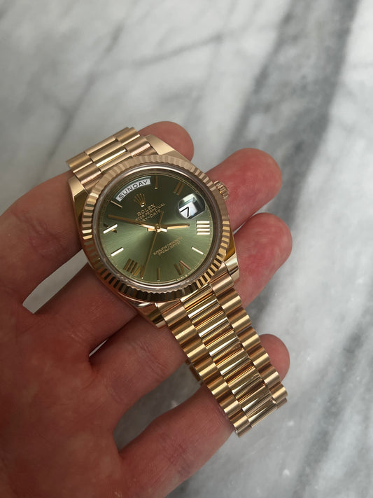 2019 228235 Olive Preowned Complete w/ White Tag