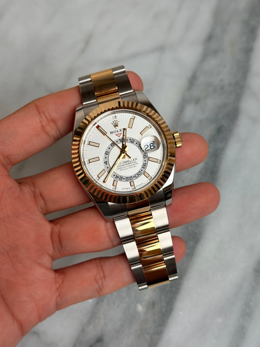 2025 336933 Oyster White Sky New, Mark on Bracelet Complete