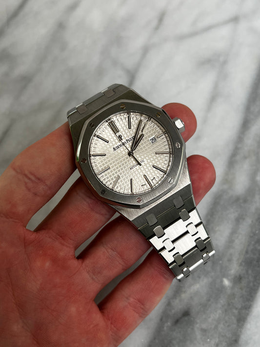 2013 15400ST White Preowned Watch/Warranty Booklet