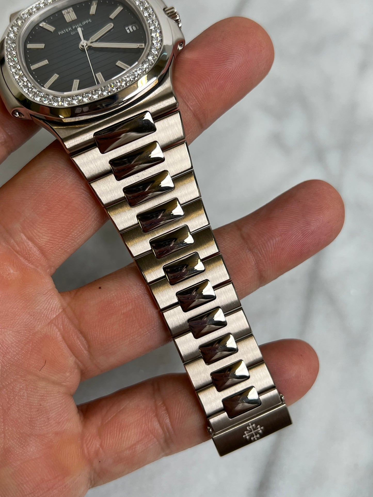 N/A 5713/1G WG Nautilus Preowned Watch Only