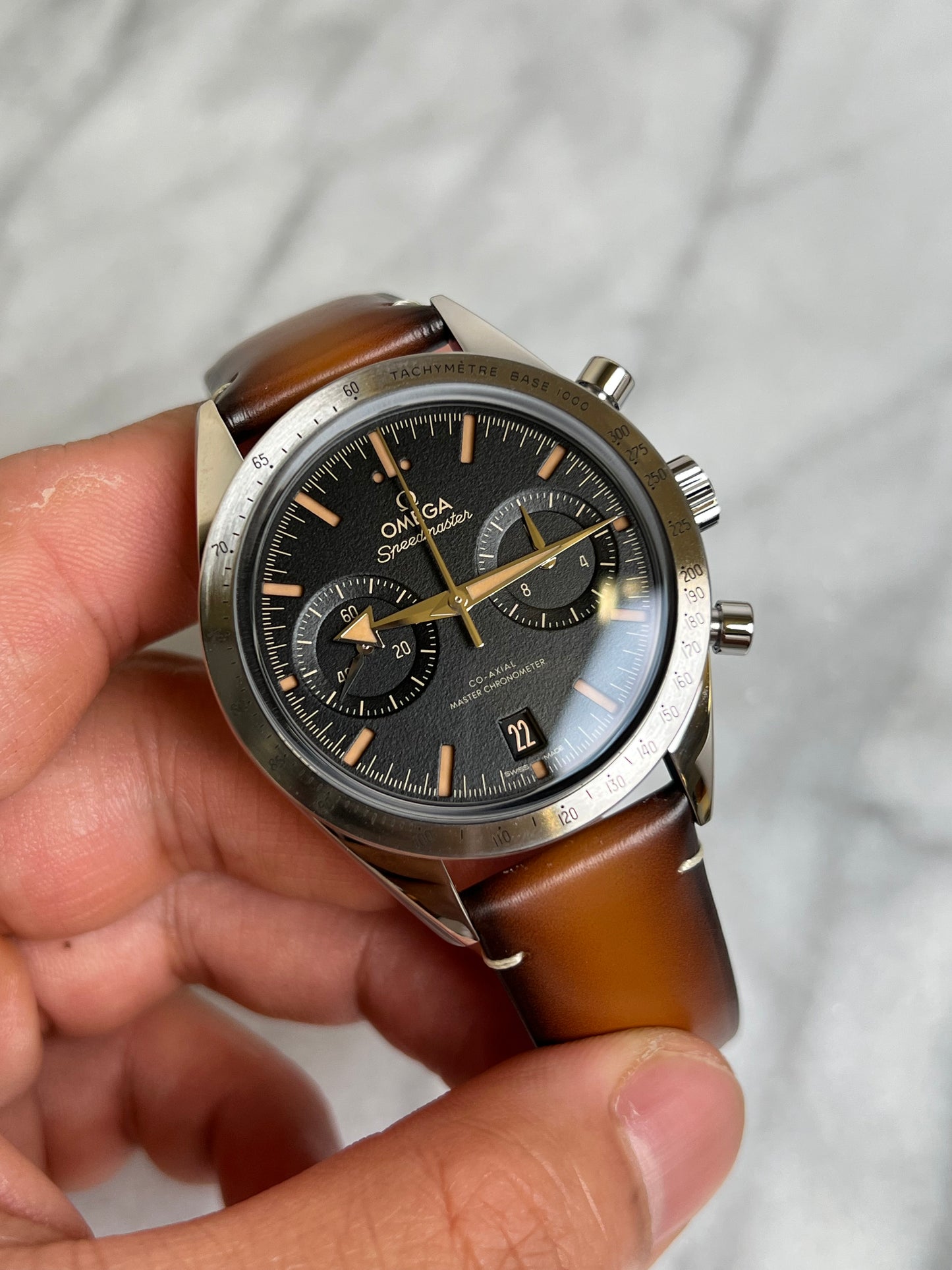 2025 33212415101001 Speedmaster SS Chronograph Black Dial on Brown Leather Strap New Complete