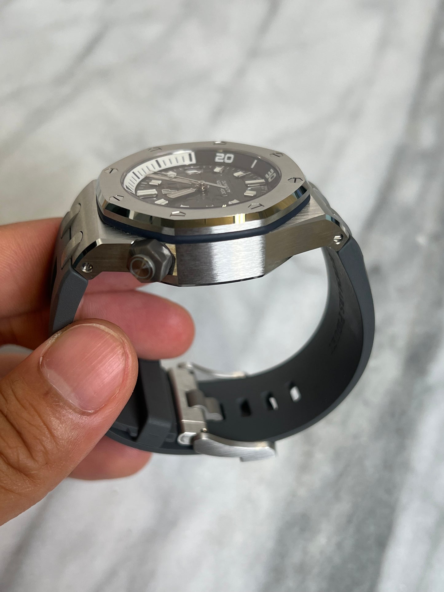 2024 15720ST.OO.A009CA.01 Grey Diver Like New Complete