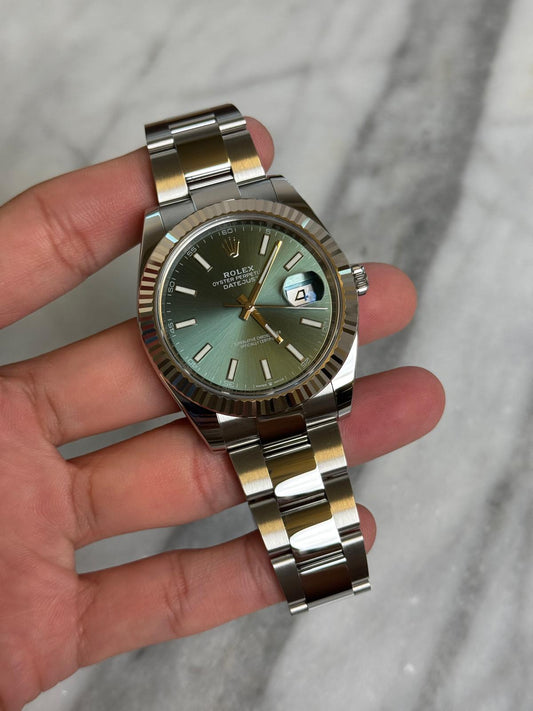 2024 126334 Oyster Green Index Preowned Good Complete