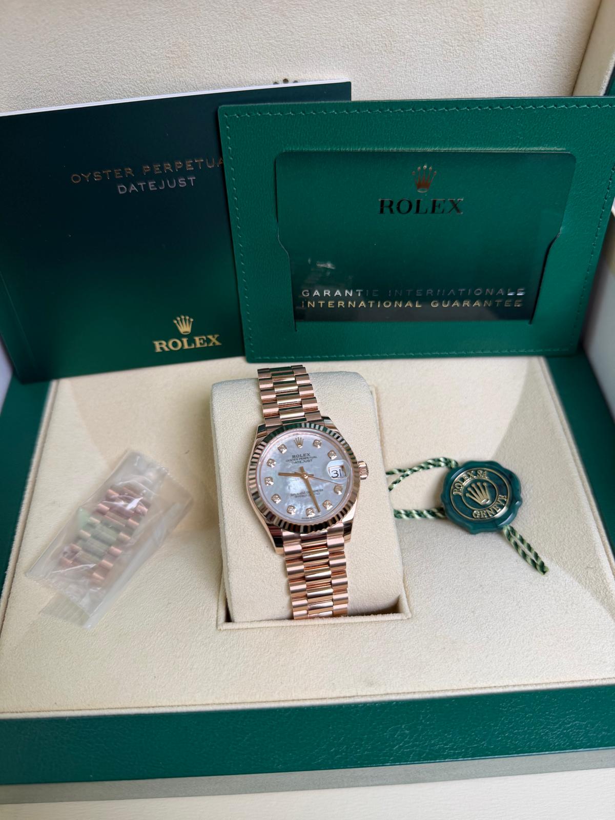 2025 278275NG MOP Diamond 31MM Preowned Good Complete