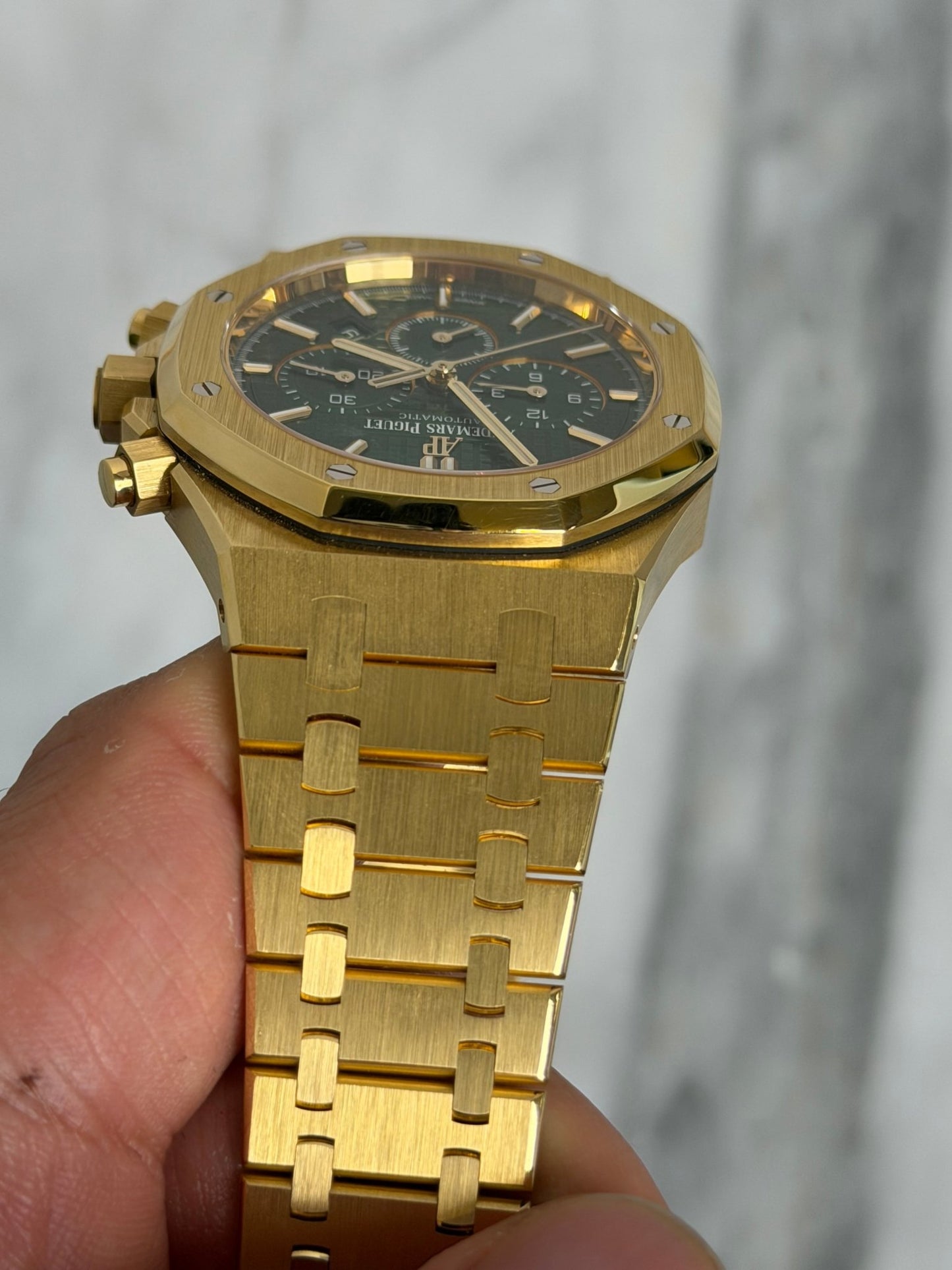 AP 2021 26331BA Green on Bracelet Preowned Complete - 1.5 14532