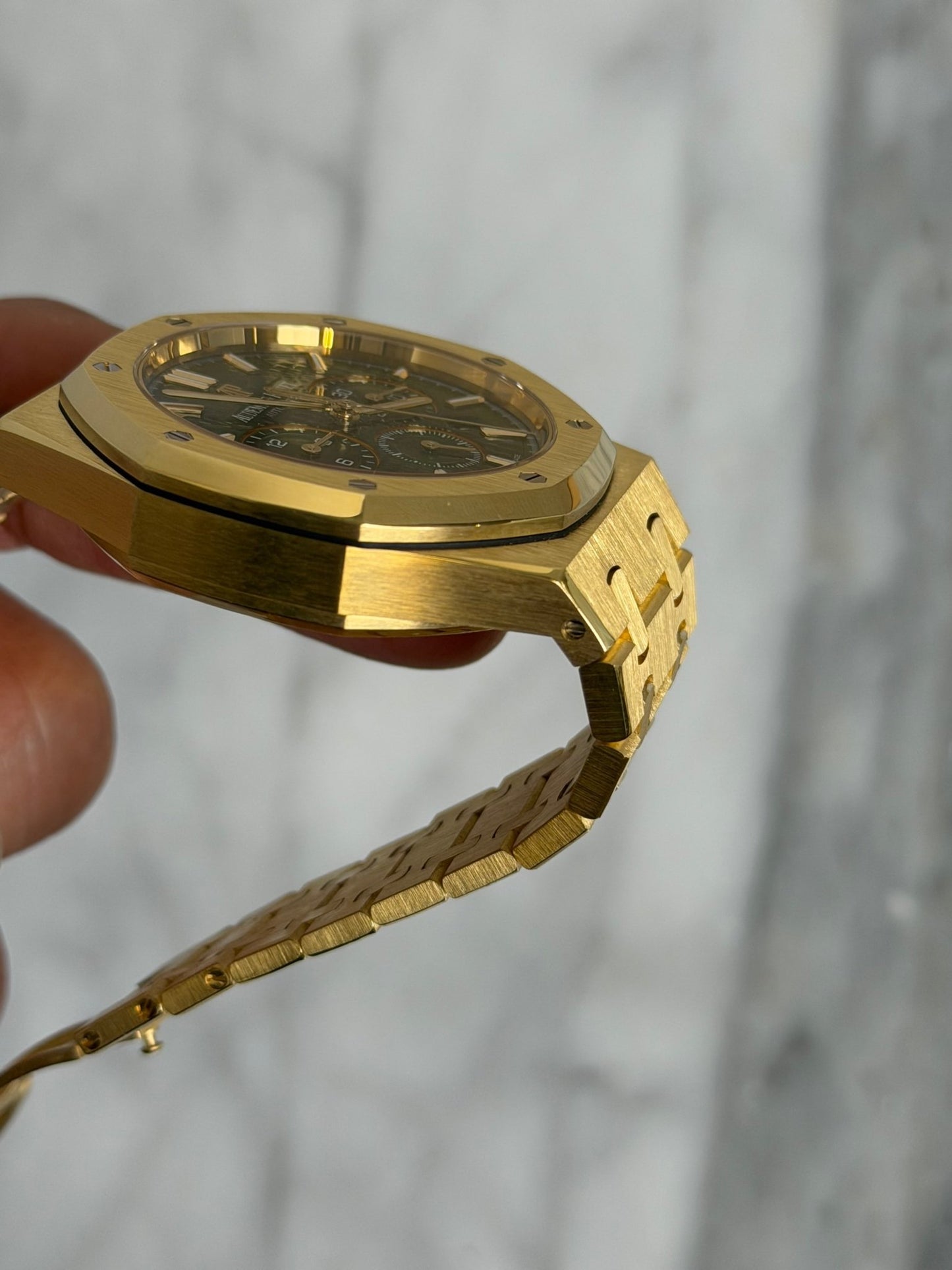 AP 2021 26331BA Green on Bracelet Preowned Complete - 1.5 14532