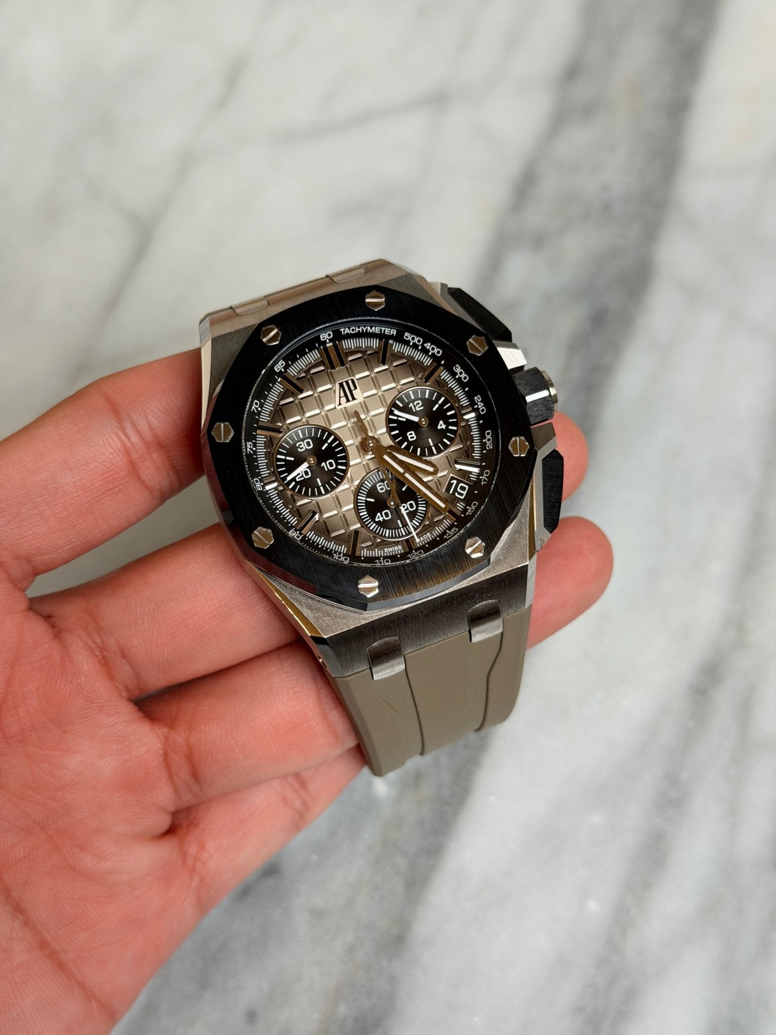 AP 2021 26420SO.OO.A600CA.01 Smoke Preowned Complete 13279