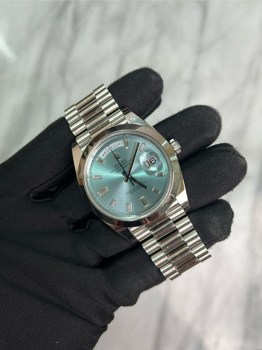 2021 228206A Ice Blue Baguette Preowned, Scratch on Crystal Complete