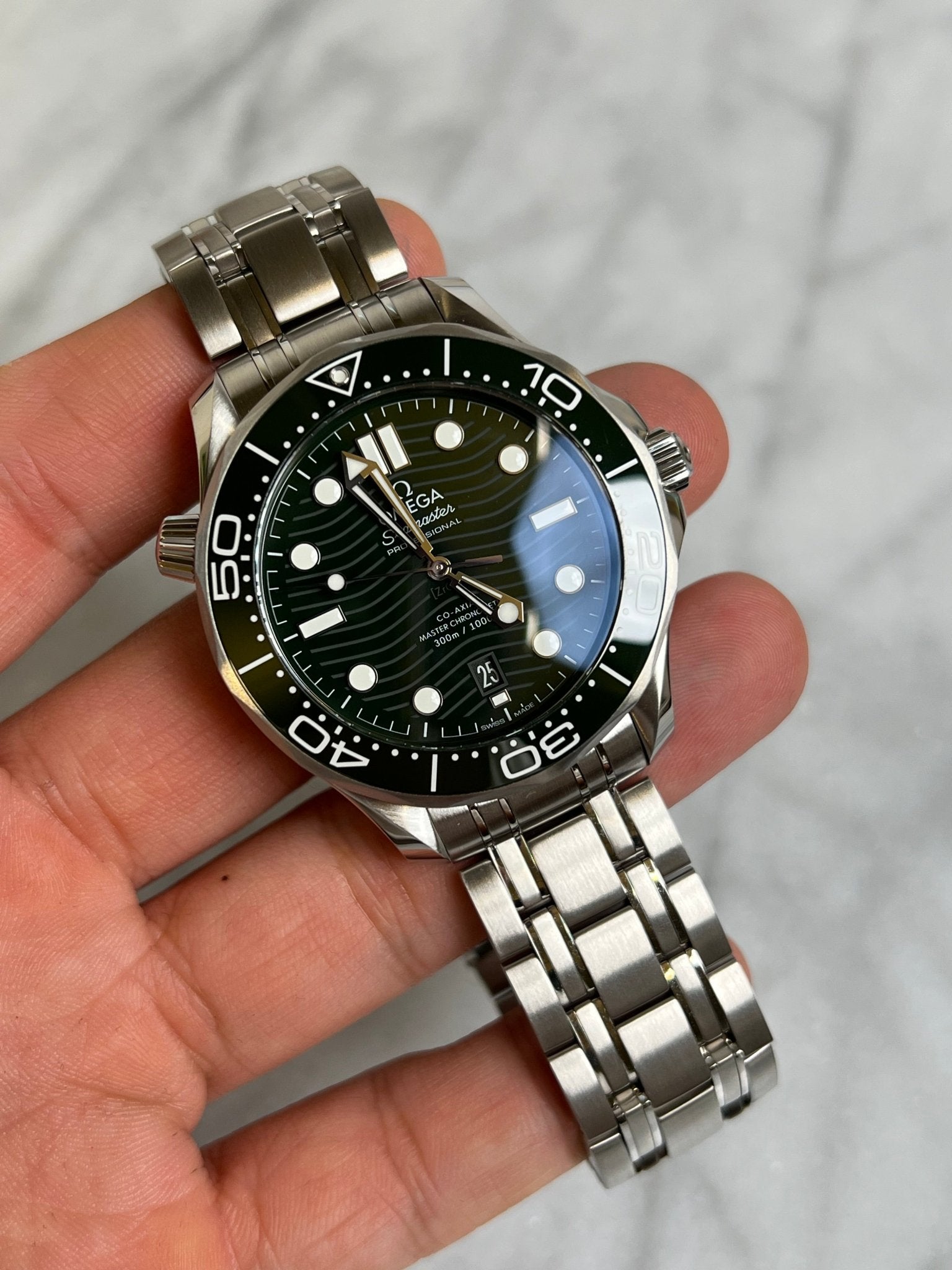 Omega 2025 21030422010001 Seamaster Diver 300M Green Dial Bezel Stainless Steel Bracelet 42mm New Complete 12499