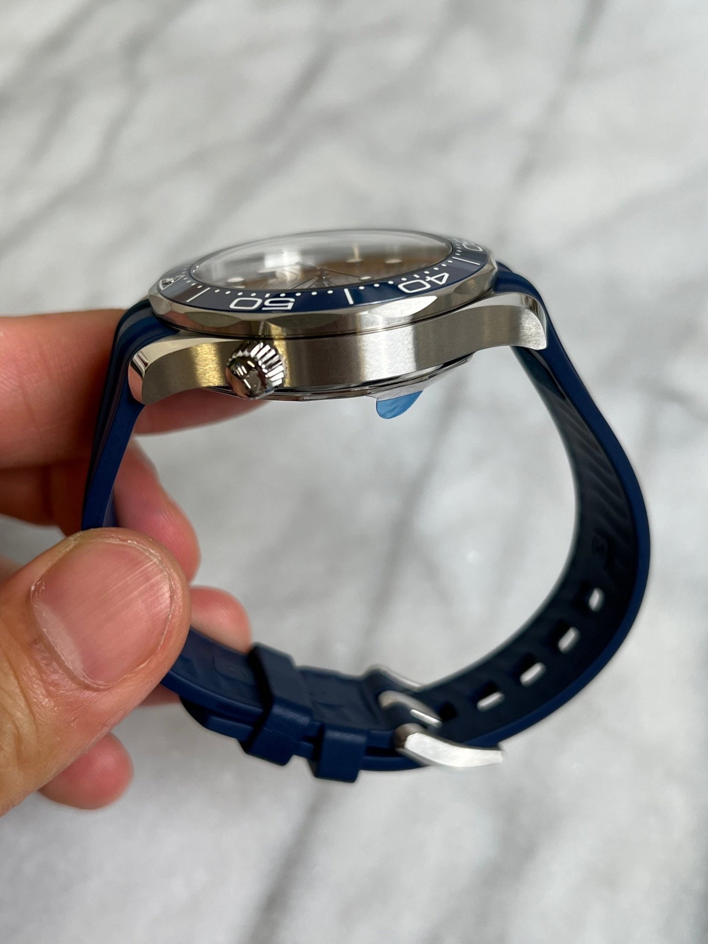 Omega 2025 21032422006001 Seamaster Diver 300M Grey Dial Blue Ceramic Bezel Rubber Strap New Complete 12484