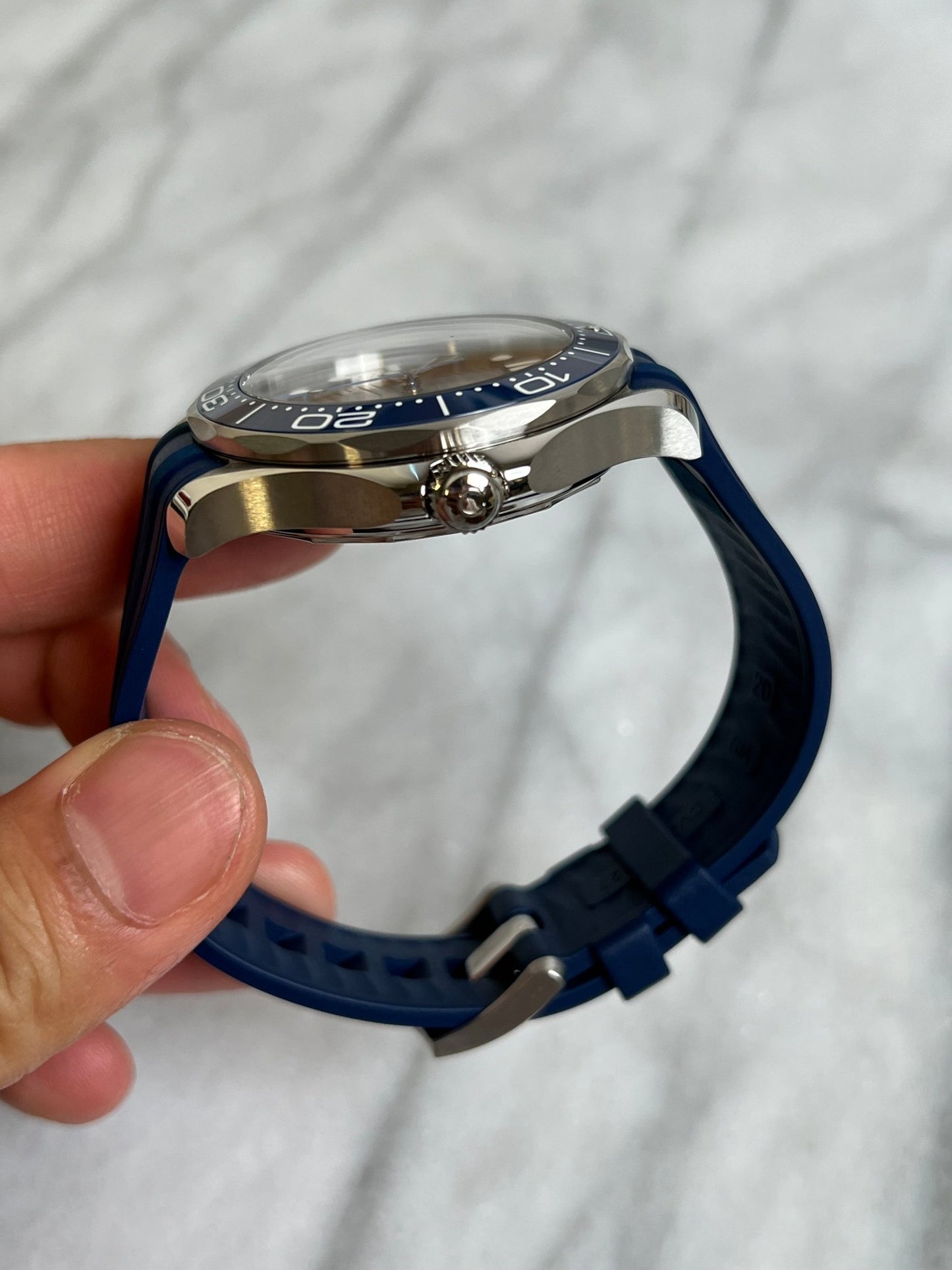 Omega 2025 21032422006001 Seamaster Diver 300M Grey Dial Blue Ceramic Bezel Rubber Strap New Complete 12484