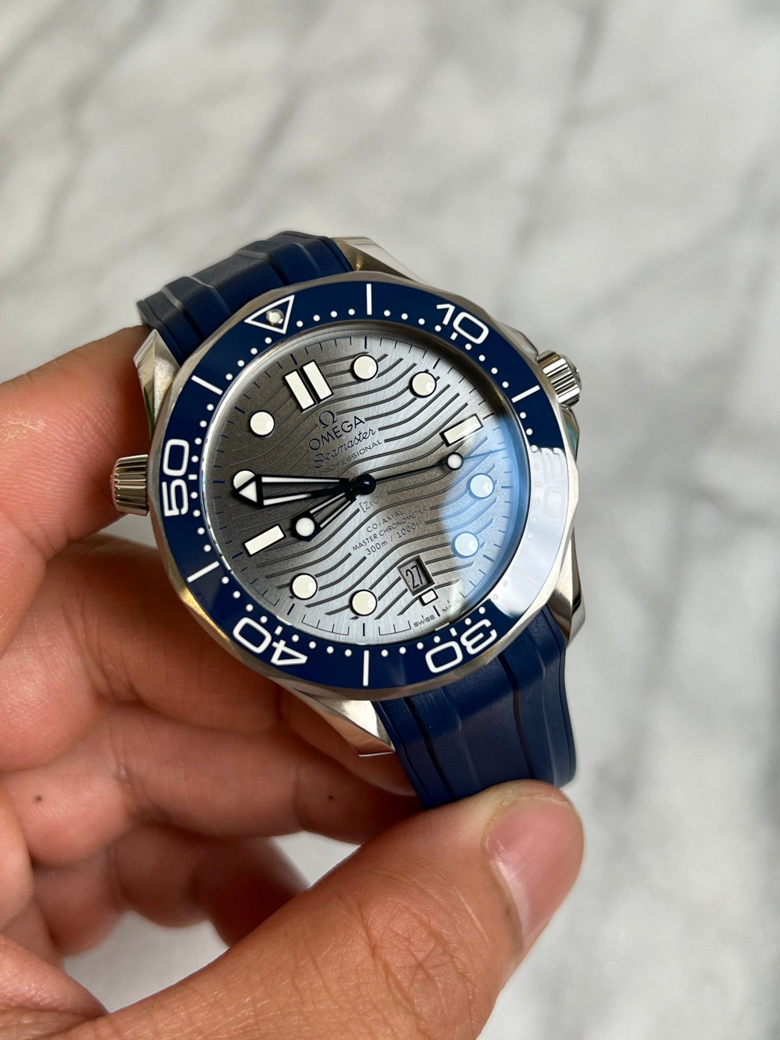 Omega 2025 21032422006001 Seamaster Diver 300M Grey Dial Blue Ceramic Bezel Rubber Strap New Complete 12493