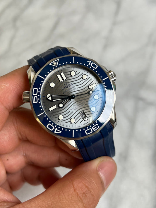 Omega 2025 21032422006001 Seamaster Diver 300M Grey Dial Blue Ceramic Bezel Rubber Strap New Complete 12493