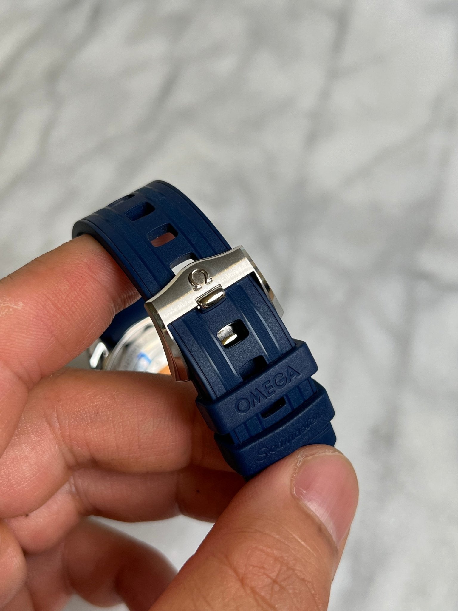 Omega 2025 21032422006001 Seamaster Diver 300M Grey Dial Blue Ceramic Bezel Rubber Strap New Complete 12493