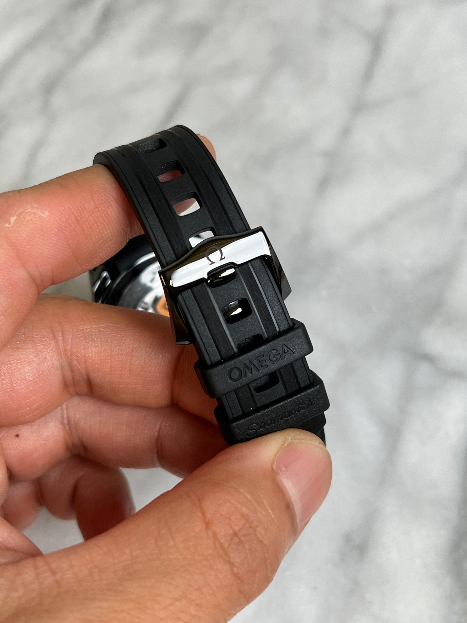Omega 2025 21092442001003 Seamaster Diver Black Ceramic Black Dial on Rubber Strap New Complete 12486