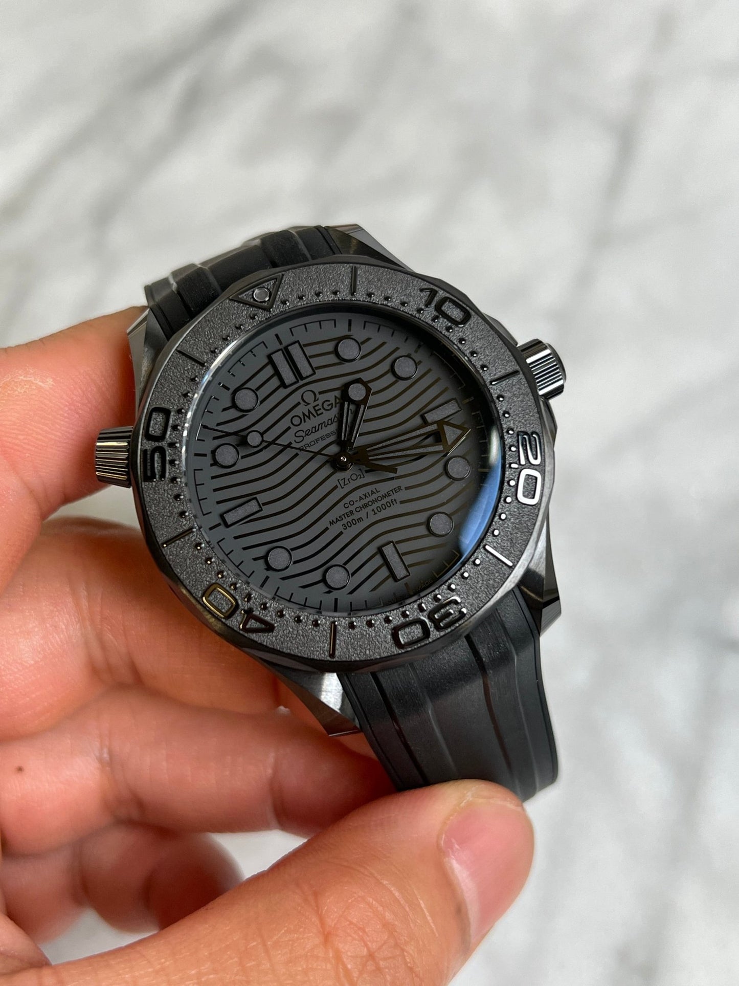 Omega 2025 21092442001003 Seamaster Diver Black Ceramic Black Dial on Rubber Strap New Complete 12486