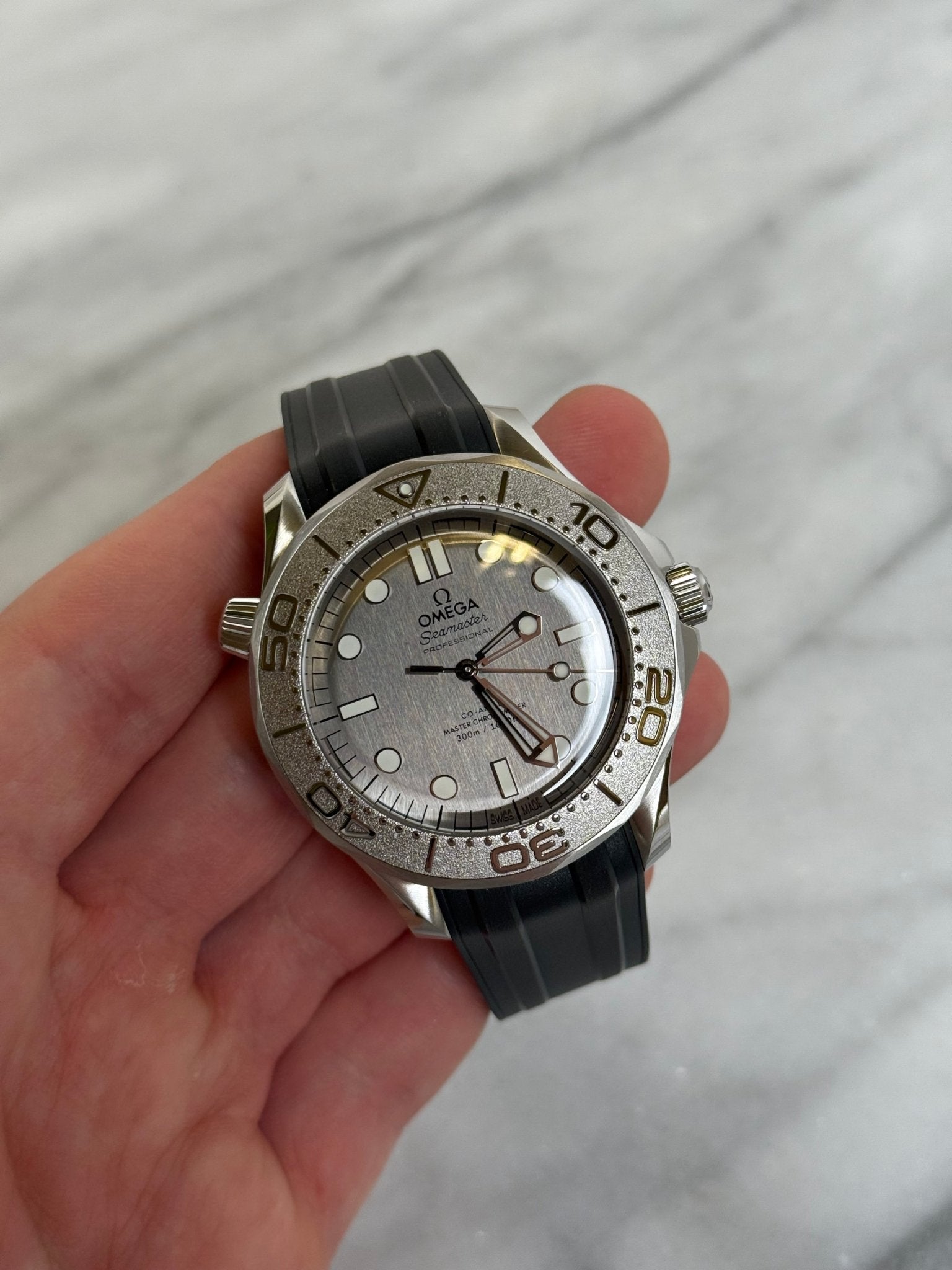 Omega 2026 21032422006002 Seamaster Diver 300M 42 mm on Rubber Strap New Complete 14540