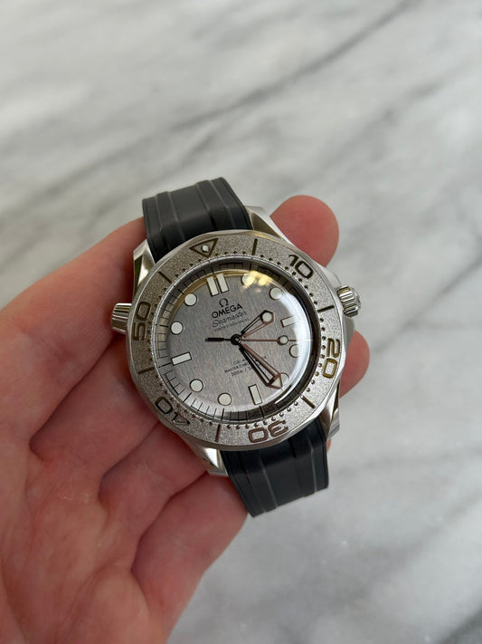 Omega 2026 21032422006002 Seamaster Diver 300M 42 mm on Rubber Strap New Complete 14540