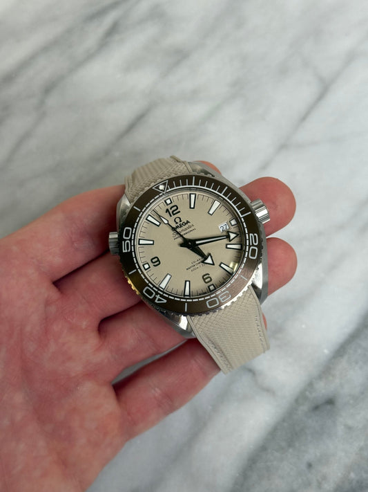 Omega 2026 21532442109001 Planet Ocean 600M on Rubber Strap New Complete 14533