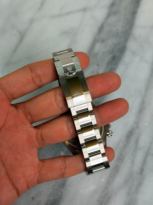 Rolex 2025 126500LN Panda Preowned Good Complete 14861